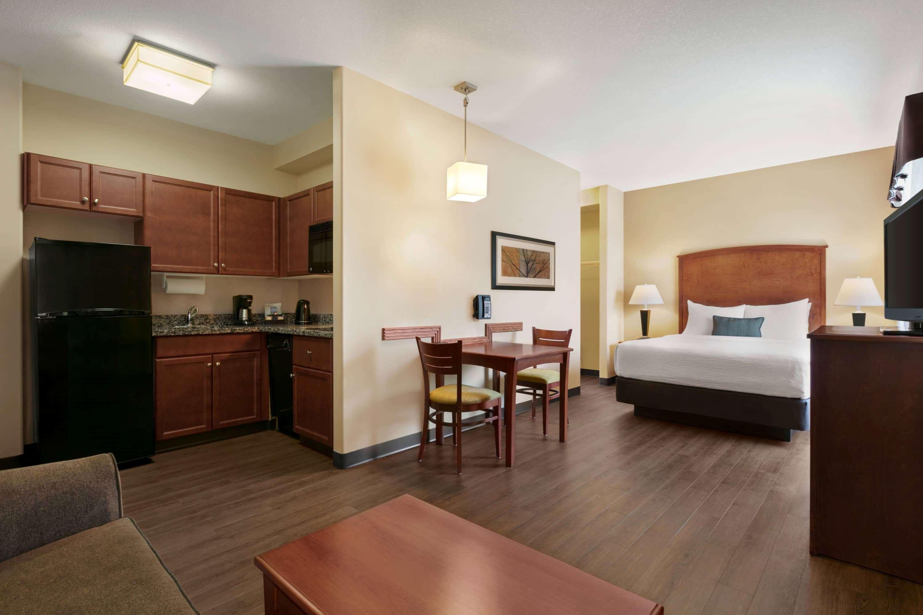 Days Inn & Suites By Wyndham Sherwood Park Edmonton Exterior photo