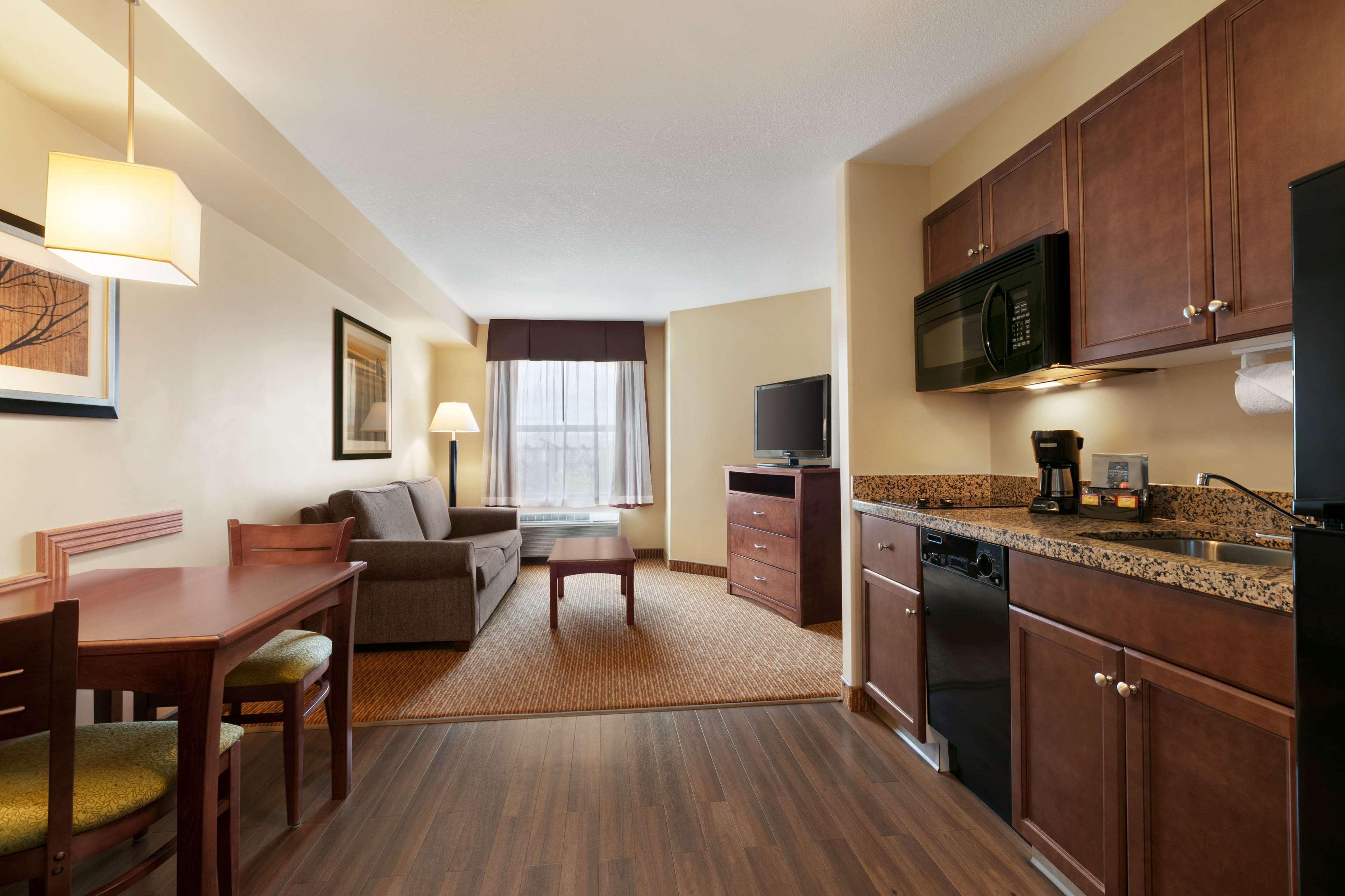 Days Inn & Suites By Wyndham Sherwood Park Edmonton Exterior photo