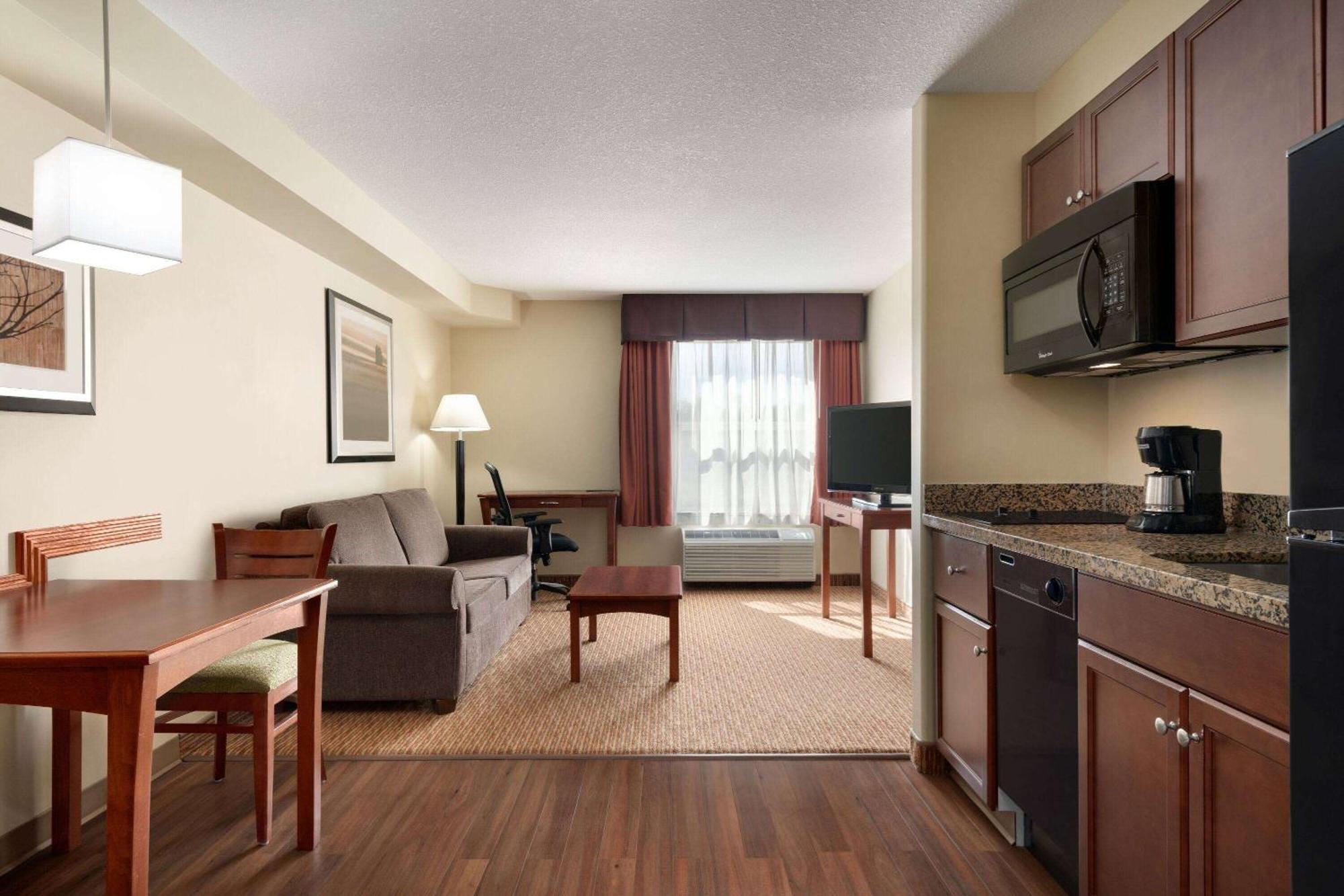 Days Inn & Suites By Wyndham Sherwood Park Edmonton Exterior photo