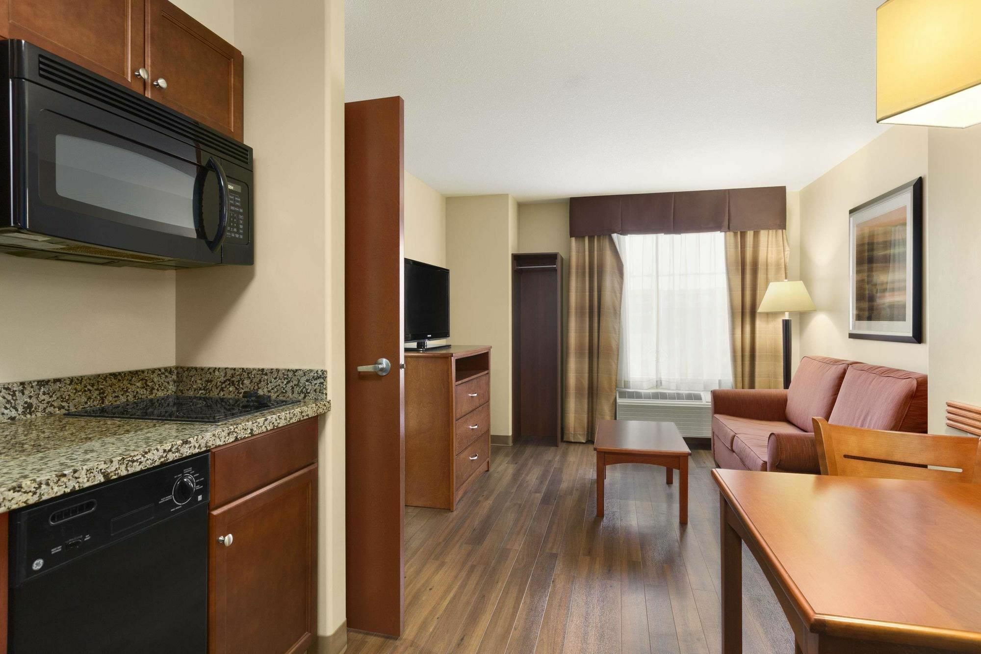 Days Inn & Suites By Wyndham Sherwood Park Edmonton Exterior photo