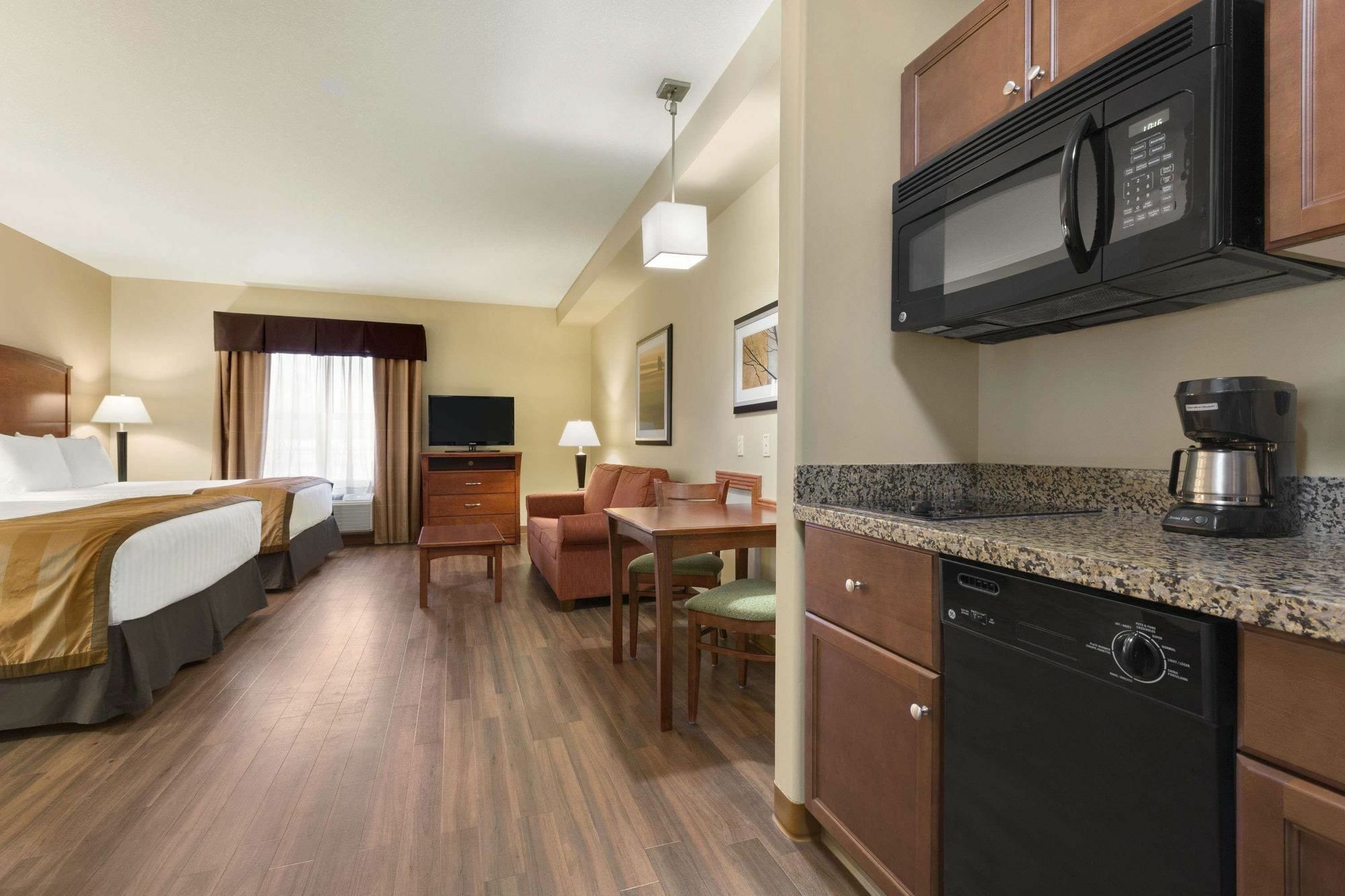 Days Inn & Suites By Wyndham Sherwood Park Edmonton Exterior photo